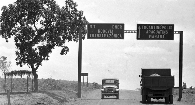 Início da Transamazônica no entroncamento com a rodovia Belém-Brasília - Foto: Orlando Brito - 13/10/1973